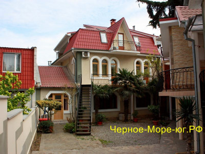 Гостевой дом «Кедр» в Алуште, ул. Красноармейская, 12