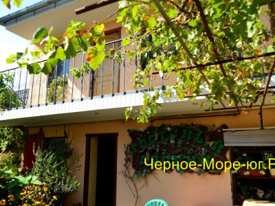 Гостевой дом «Гостиный дворик» в Евпатории, ул. Шмидта, 27 Гостевой дом «Гостиный дворик» в Евпатории, ул. Шмидта, 27